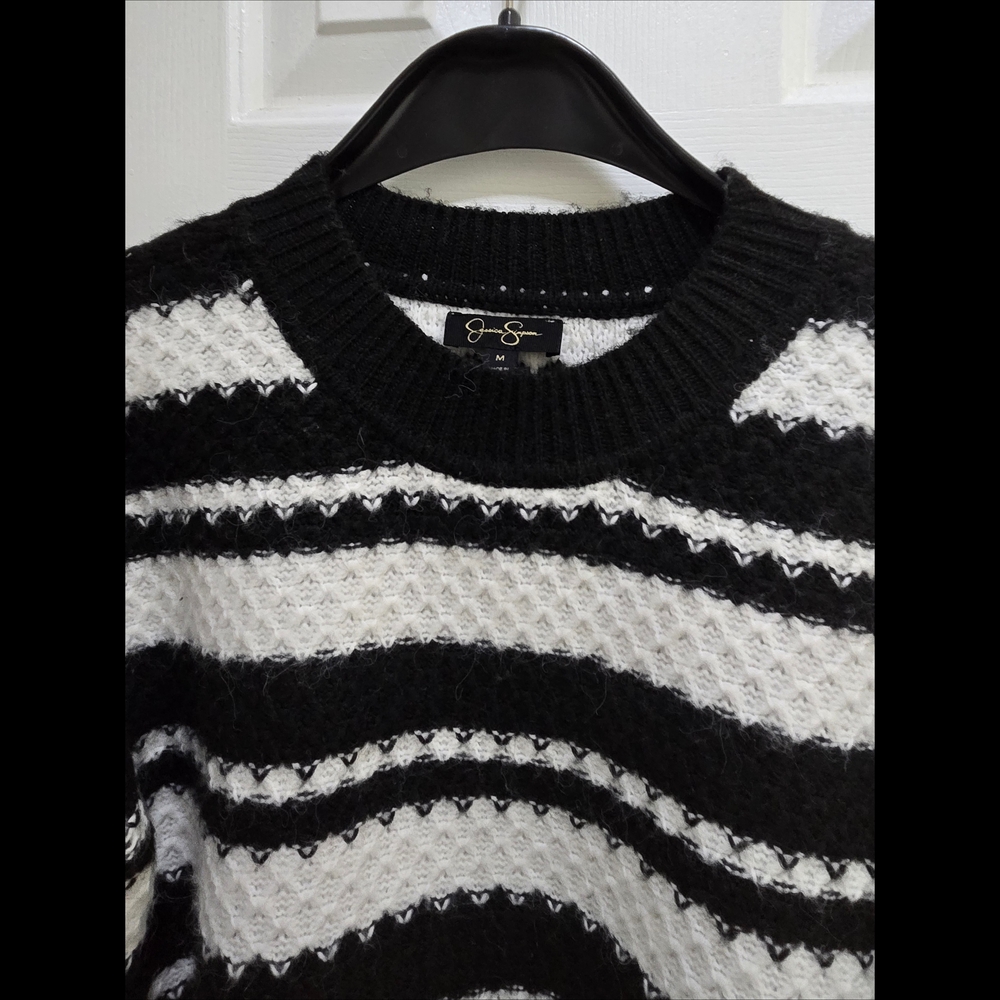Jessica Simpson Striped Knit Cropped Crew Sweater Black White Size Medium NWOT - Picture 3 of 5